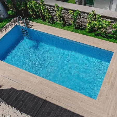 F Con Piscina En Excelente Ubicacion 别墅 *